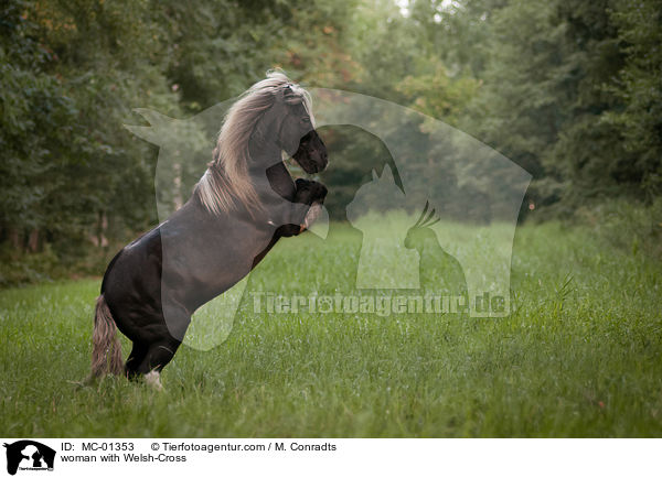 Frau mit Welsh-Mix / woman with Welsh-Cross / MC-01353