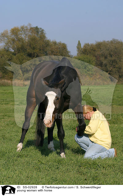 junge Frau mit Pferd / young woman with horse / SS-02928