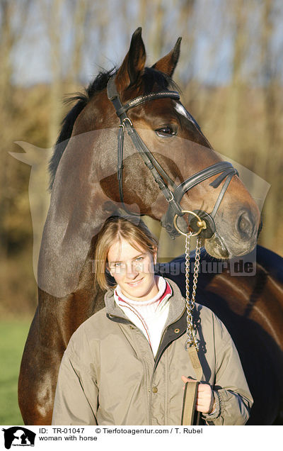 Frau mit Pferd / woman with horse / TR-01047