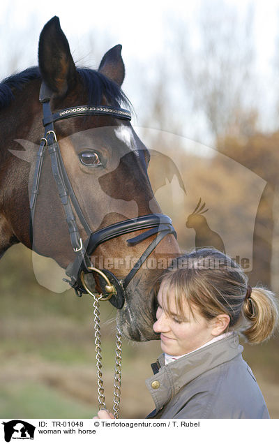 Frau mit Pferd / woman with horse / TR-01048