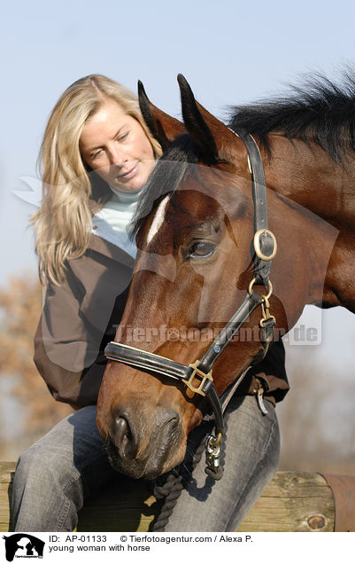 junge Frau mit Pferd / young woman with horse / AP-01133