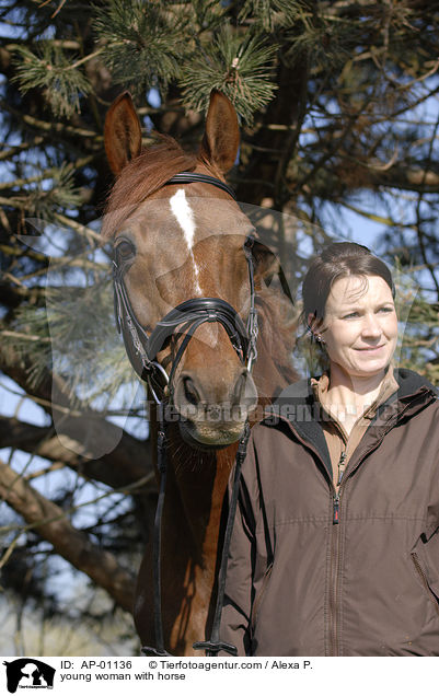 junge Frau mit Pferd / young woman with horse / AP-01136