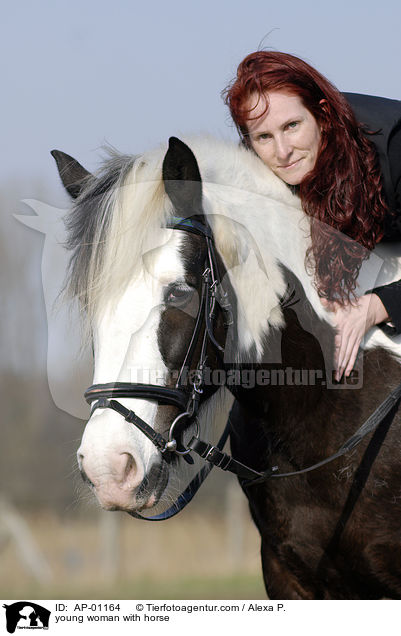 junge Frau mit Irish Tinker / young woman with horse / AP-01164