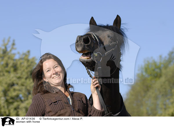 junge Frau mit Pferd / woman with horse / AP-01436