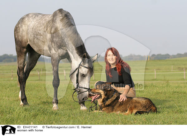 woman with horse / EH-01141