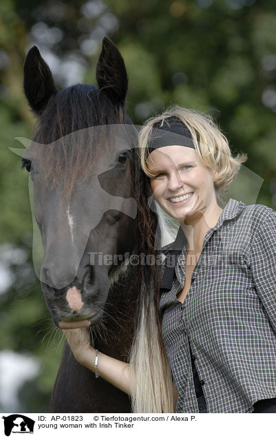 junge Frau mit Irish Tinker / young woman with Irish Tinker / AP-01823