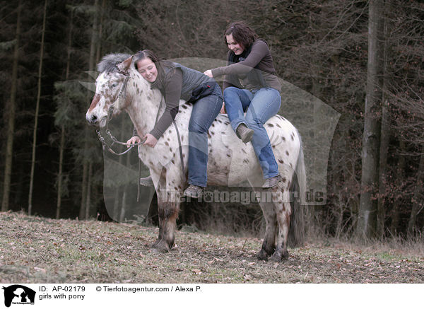 Mdels mit Pony / girls with pony / AP-02179
