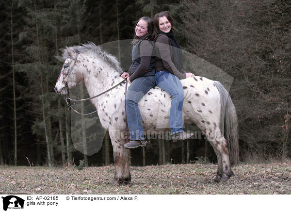 Mdels mit Pony / girls with pony / AP-02185