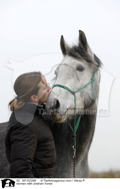 Frau mit Araber / woman with arabian horse / AP-02398