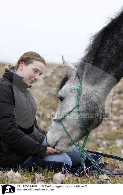 Frau mit Araber / woman with arabian horse / AP-02400