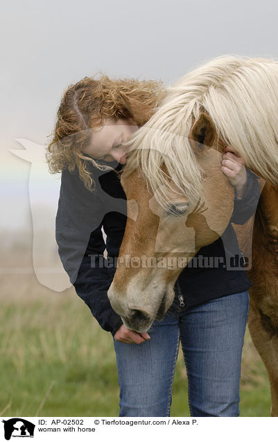 Frau mit Haflinger / woman with horse / AP-02502