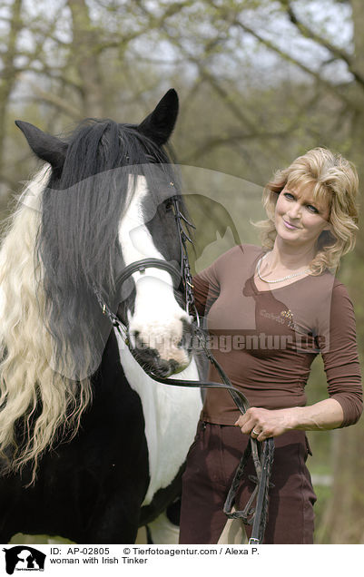 woman with Irish Tinker / AP-02805