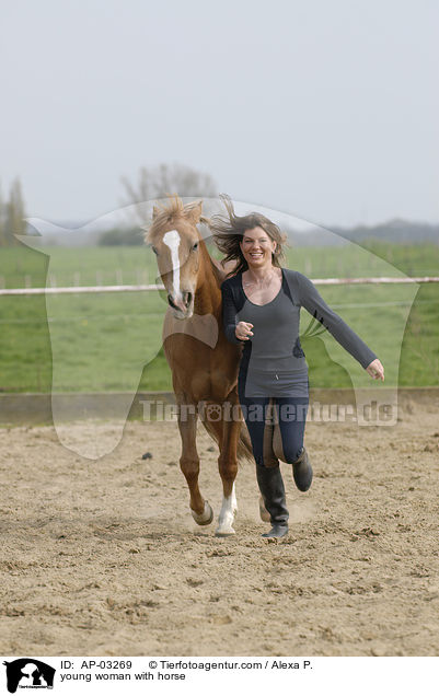 junge Frau mit Pferd / young woman with horse / AP-03269