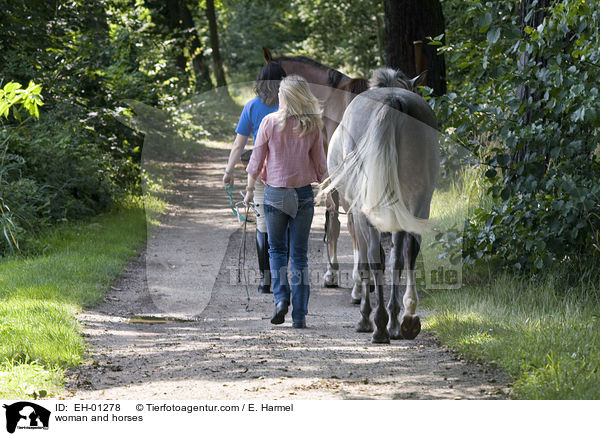 Frauen und Pferde / woman and horses / EH-01278