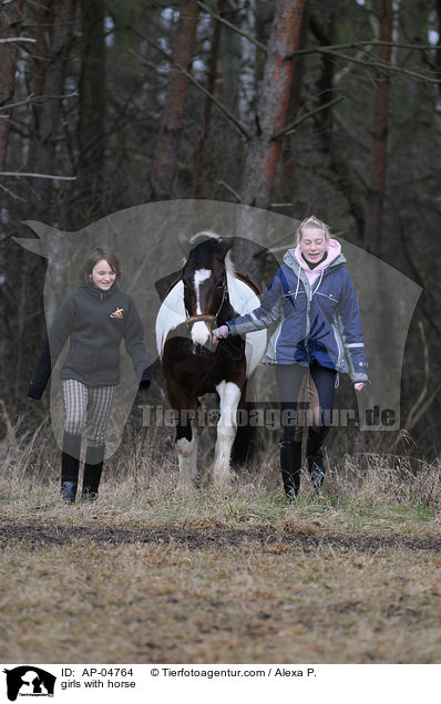 Mdchen fhren Pferd / girls with horse / AP-04764