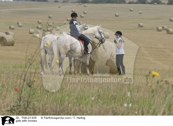 Mdchen mit Pferden / girls with horses / THA-01309