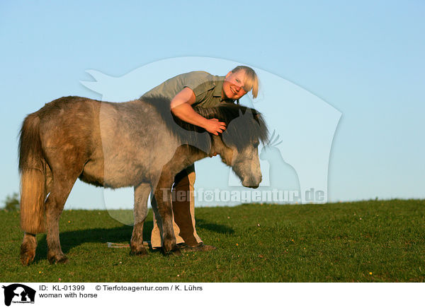 Frau mit Pferd / woman with horse / KL-01399