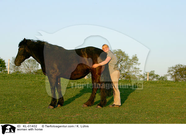 Frau mit Pferd / woman with horse / KL-01402