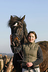 woman with Frau mit Criollo