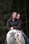 girls with pony