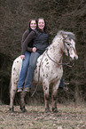 girls with pony