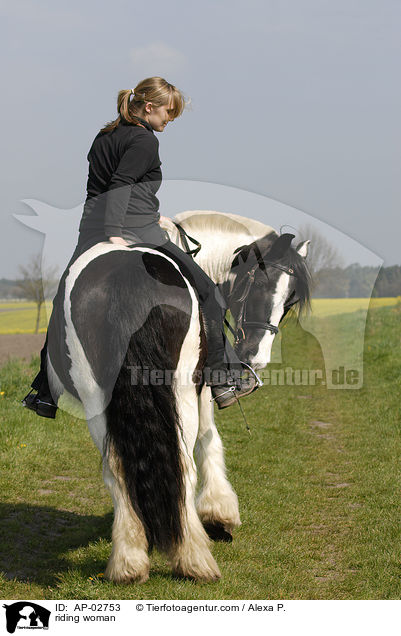riding woman / AP-02753