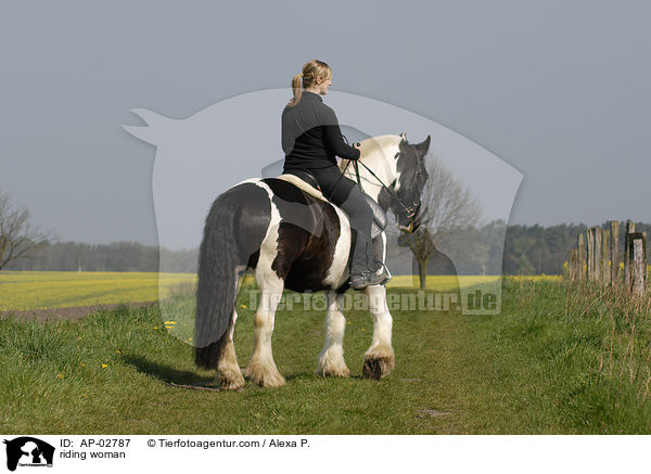 riding woman / AP-02787