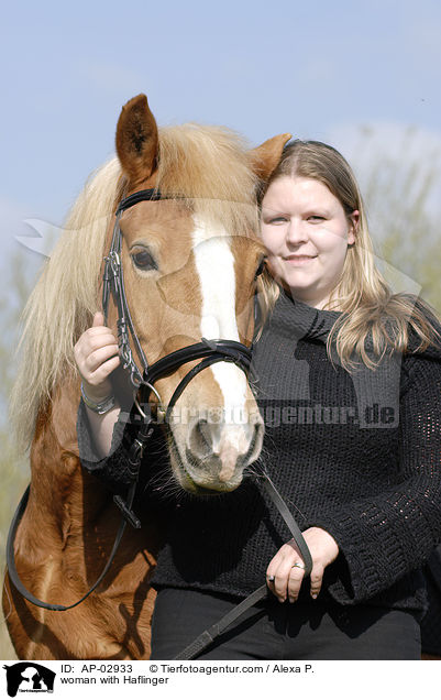 junge Frau mit Haflinger / woman with Haflinger / AP-02933