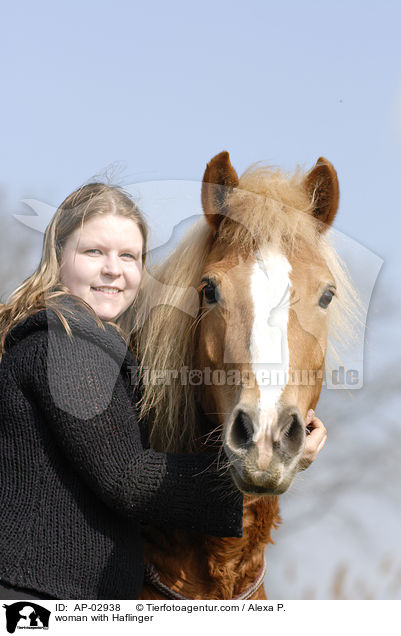 junge Frau mit Haflinger / woman with Haflinger / AP-02938
