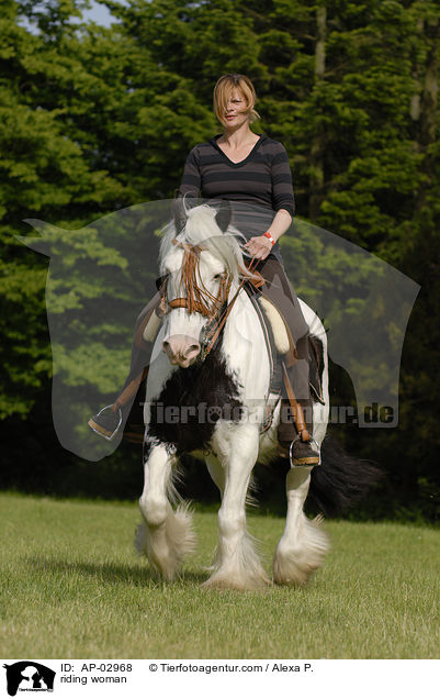 riding woman / AP-02968