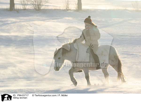 Freizeitreiten / riding woman / PM-03717