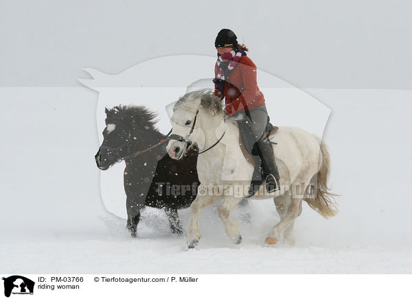 reiten mit Handpferd / riding woman / PM-03766