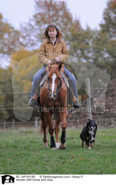 woman with horse and dog / AP-04169