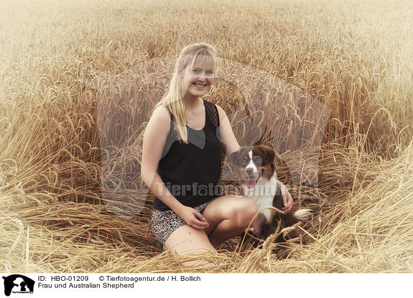 Frau und Australian Shepherd / woman and Australian Shepherd / HBO-01209