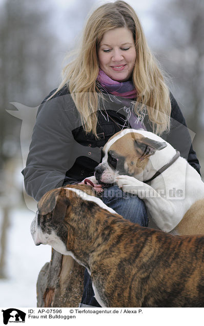 Frau mit Bulldoggen / woman with bulldogs / AP-07596