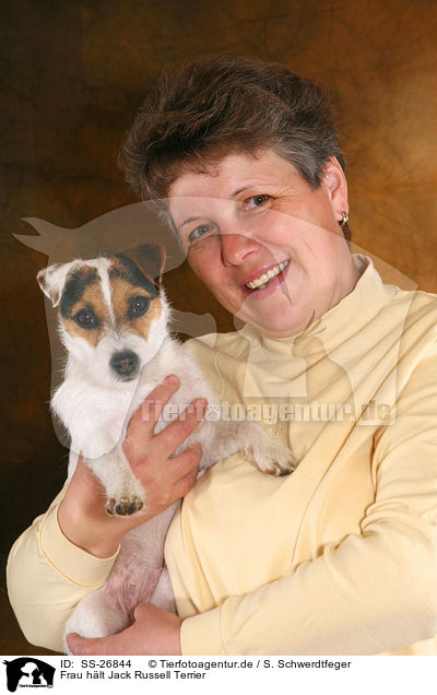 Frau mit Parson Russell Terrier / woman with Parson Russell Terrier / SS-26844
