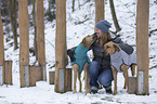 Frau und 2 Rhodesian Ridgebacks