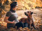 Schwangere und Rhodesian Ridgeback