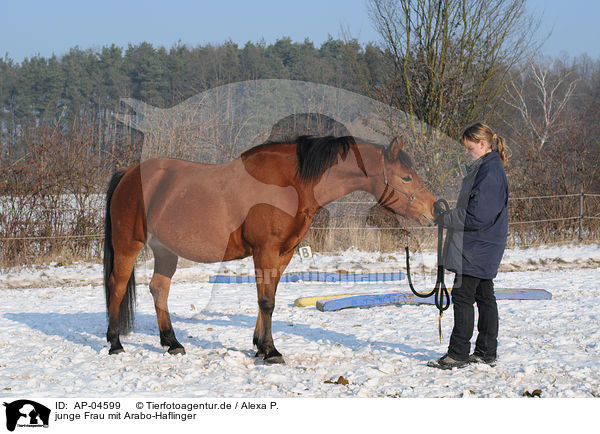 junge Frau mit Arabo-Haflinger / young woman with Arabo-Haflinger / AP-04599