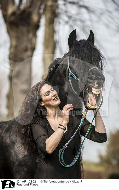 Frau und Friese / woman and Frisian Horse / AP-12892