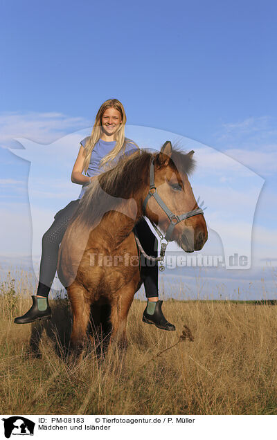 M�dchen und Isl�nder / girl and Icelandic horse / PM-08183