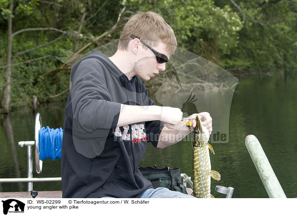 young angler with pike / WS-02299