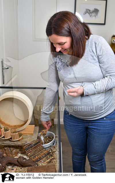 Frau mit Goldhamster / woman with Golden Hamster / YJ-15912