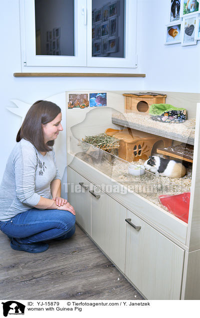 Frau mit Meerschweinchen / woman with Guinea Pig / YJ-15879