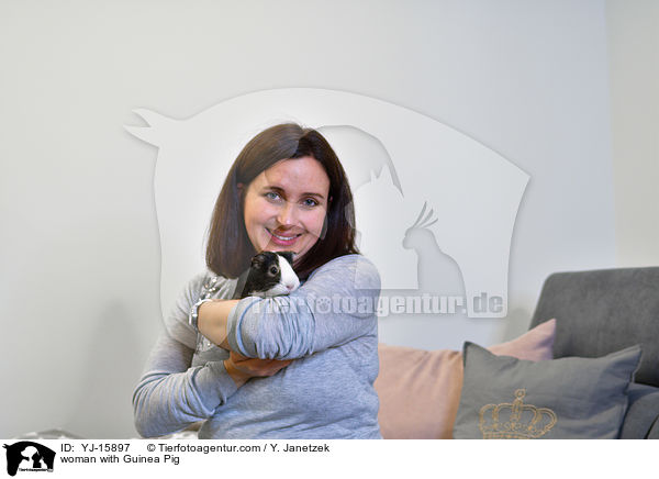 Frau mit Meerschweinchen / woman with Guinea Pig / YJ-15897